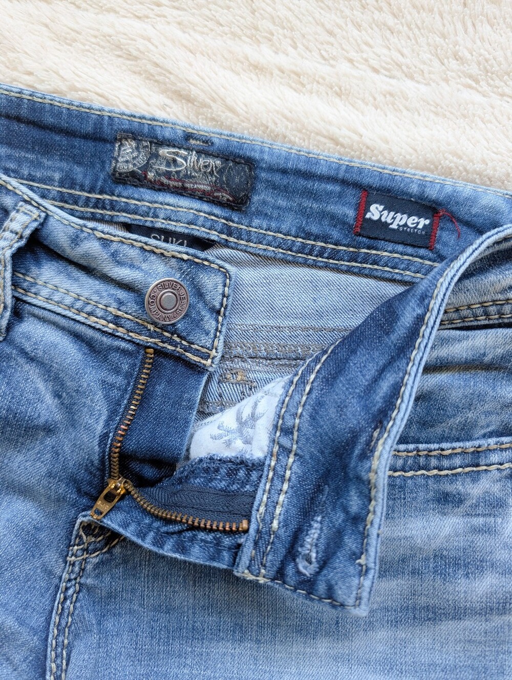 Silver Suki Midrise Bootcut Leg Jeans - Picture 5 of 6